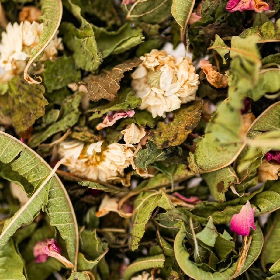 infusion naturelle camomille verveine rose mélisse